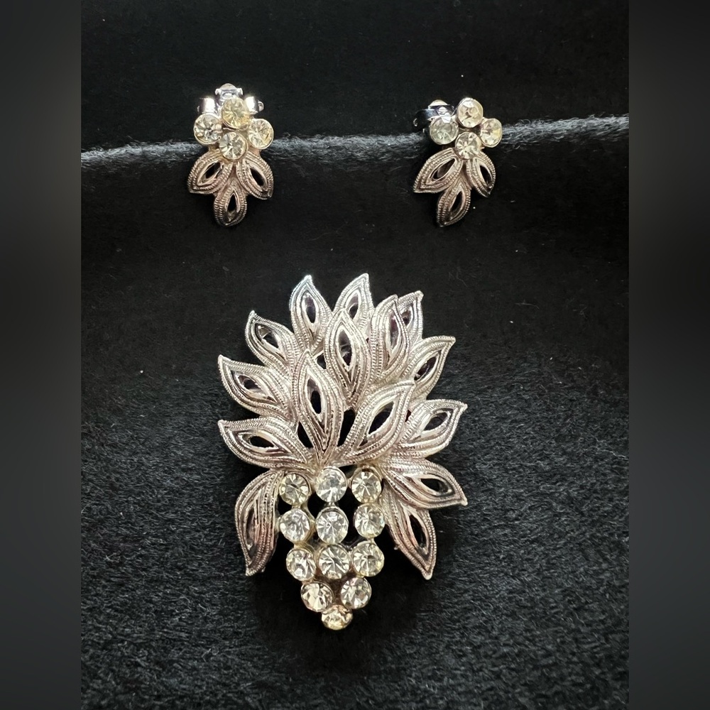 Vintage Rhinestone Silver Tone Leaf/Feather Brooch & Earring Set ClipOn Earrings